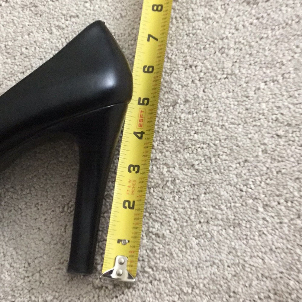 Michael Kors Black Heels (Pumps) Slight Platform - Picture 4 of 4